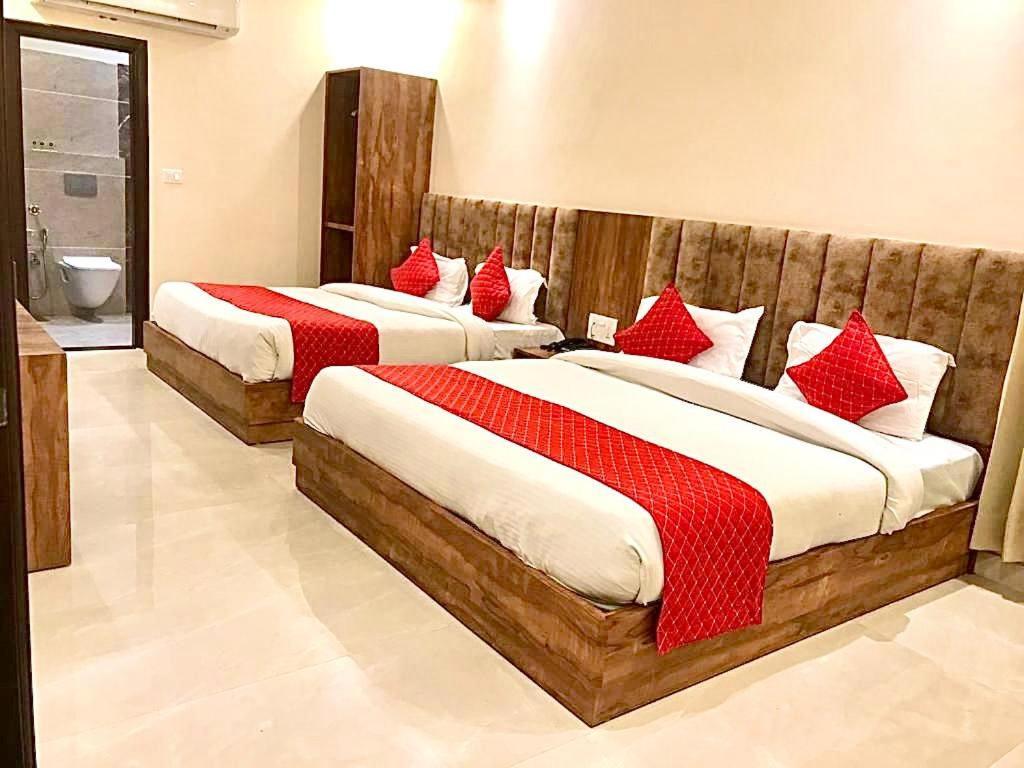 Hampton Hotel - 200 Mt From Golden Temple Amritsar Extérieur photo