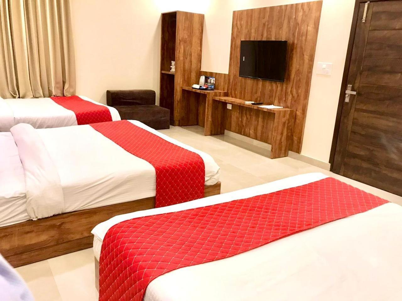 Hampton Hotel - 200 Mt From Golden Temple Amritsar Extérieur photo