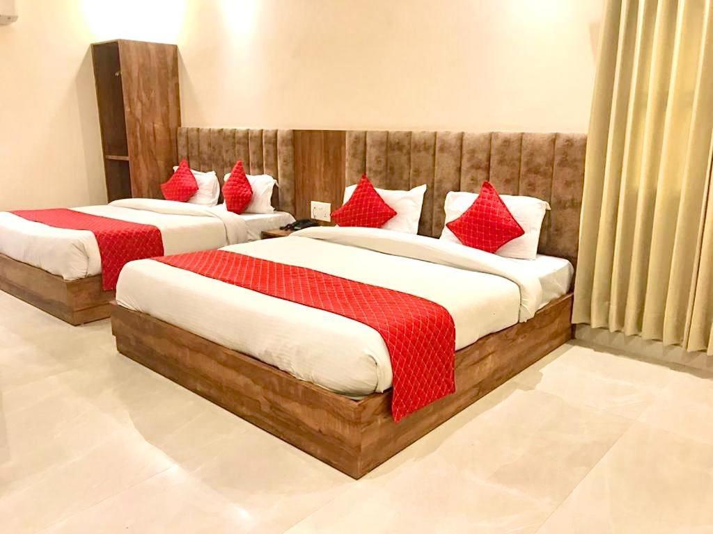 Hampton Hotel - 200 Mt From Golden Temple Amritsar Extérieur photo