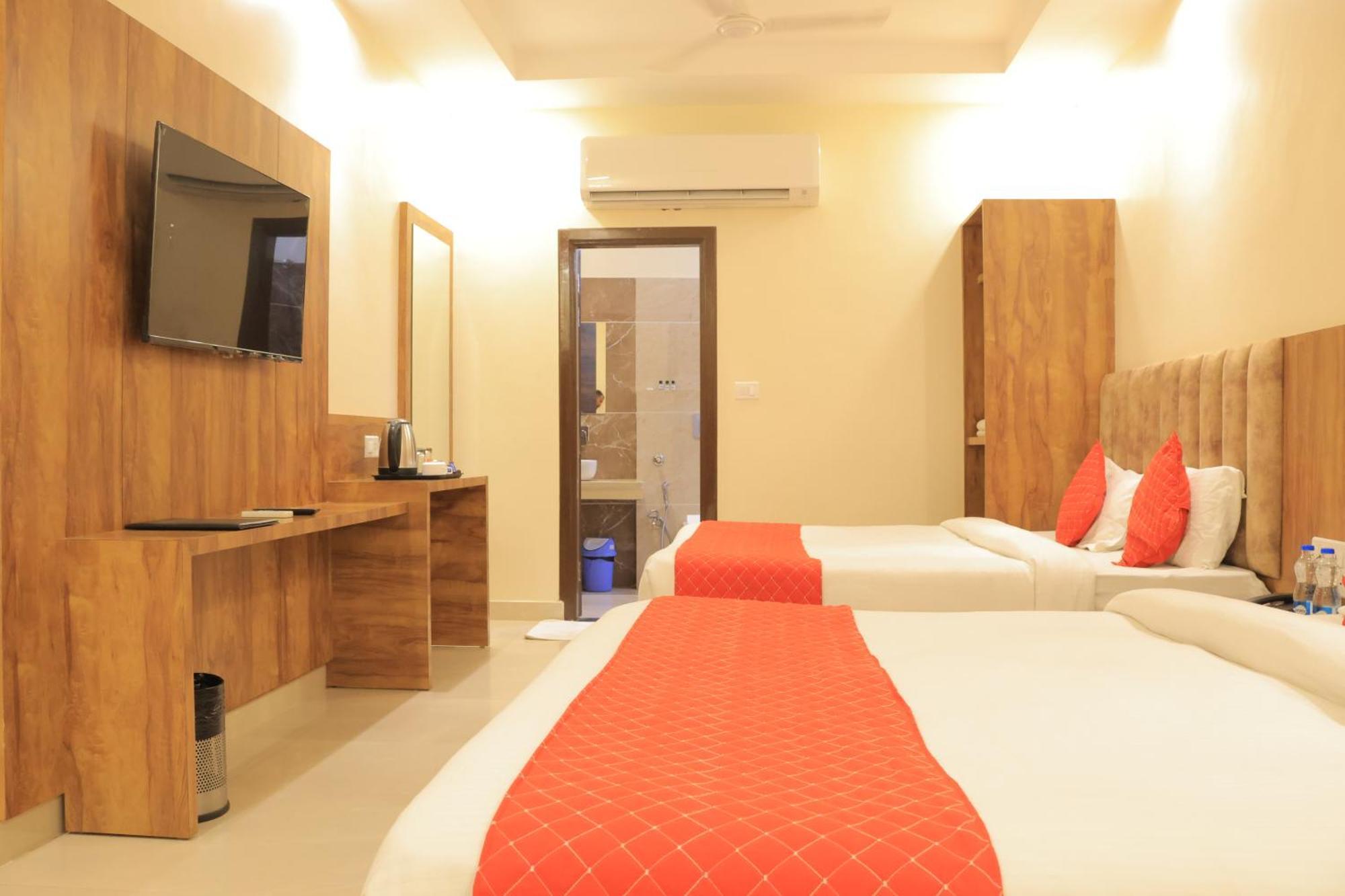 Hampton Hotel - 200 Mt From Golden Temple Amritsar Extérieur photo